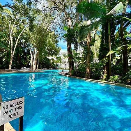 Palm Cove Beachside Apartments - Pool And Garden Views Exterior photo