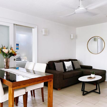 Palm Cove Beachside Apartments - Pool And Garden Views Exterior photo