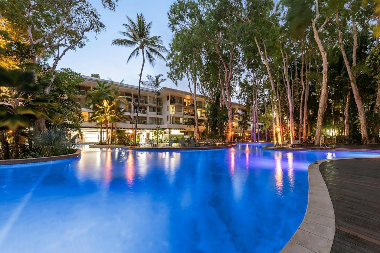Palm Cove Beachside Apartments - Pool And Garden Views Exterior photo