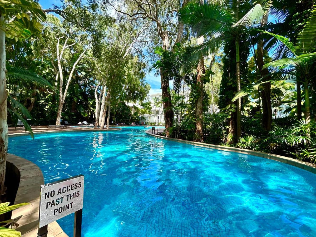 Palm Cove Beachside Apartments - Pool And Garden Views Exterior photo