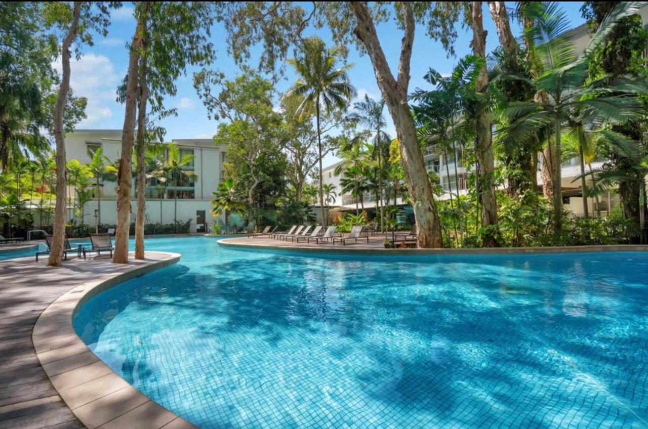 Palm Cove Beachside Apartments - Pool And Garden Views Exterior photo