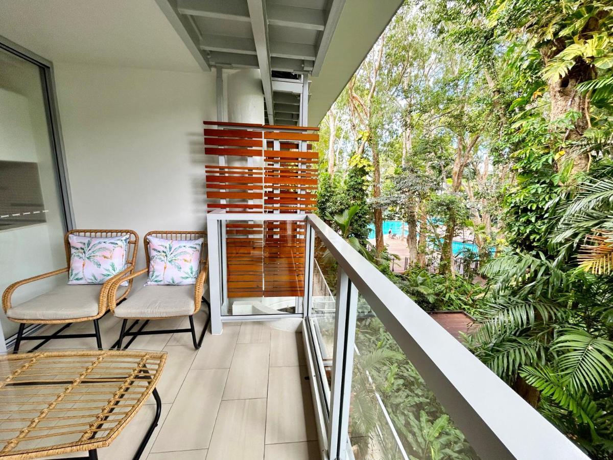 Palm Cove Beachside Apartments - Pool And Garden Views Exterior photo