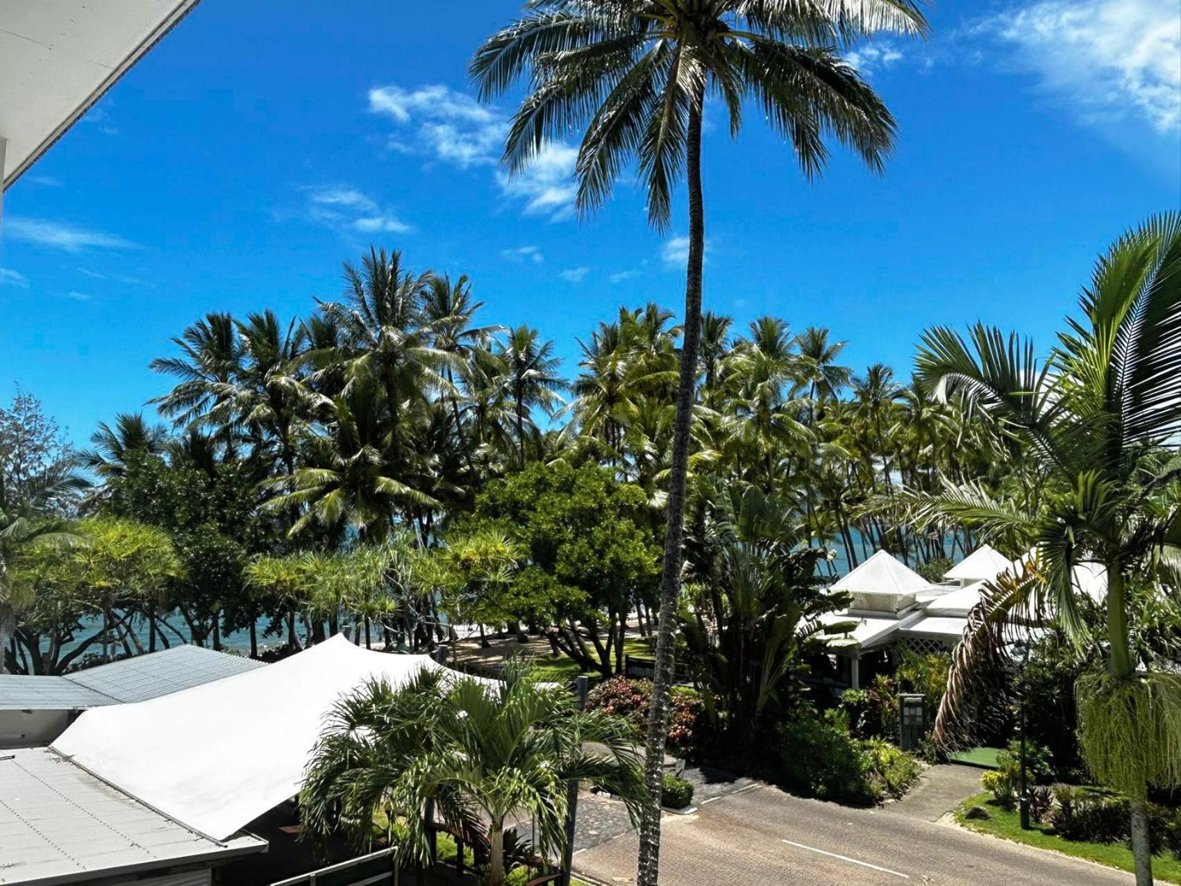 Palm Cove Beachside Apartments - Pool And Garden Views Exterior photo