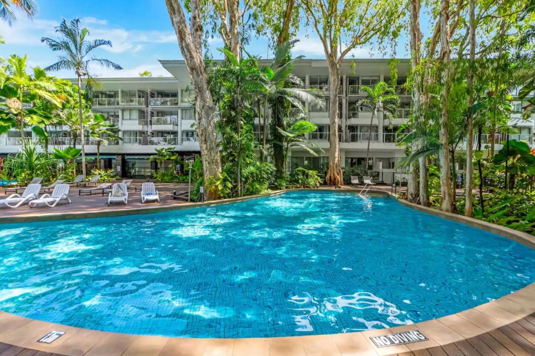 Palm Cove Beachside Apartments - Pool And Garden Views Exterior photo