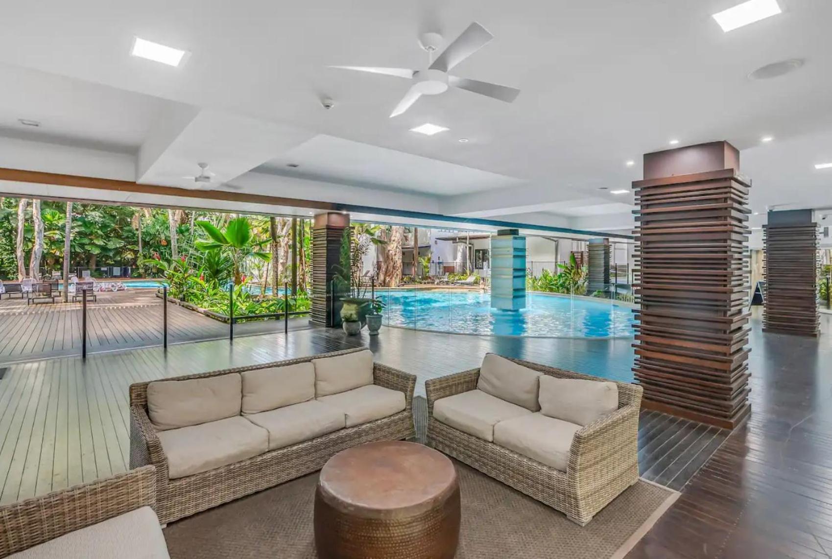 Palm Cove Beachside Apartments - Pool And Garden Views Exterior photo