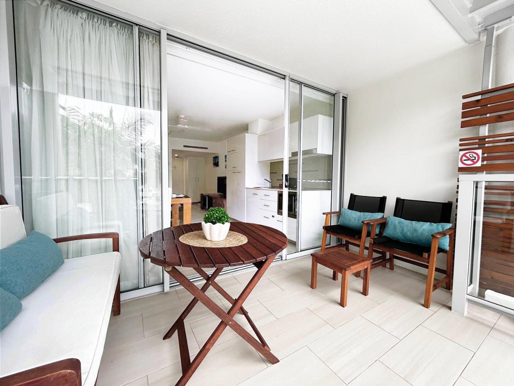 Palm Cove Beachside Apartments - Pool And Garden Views Exterior photo