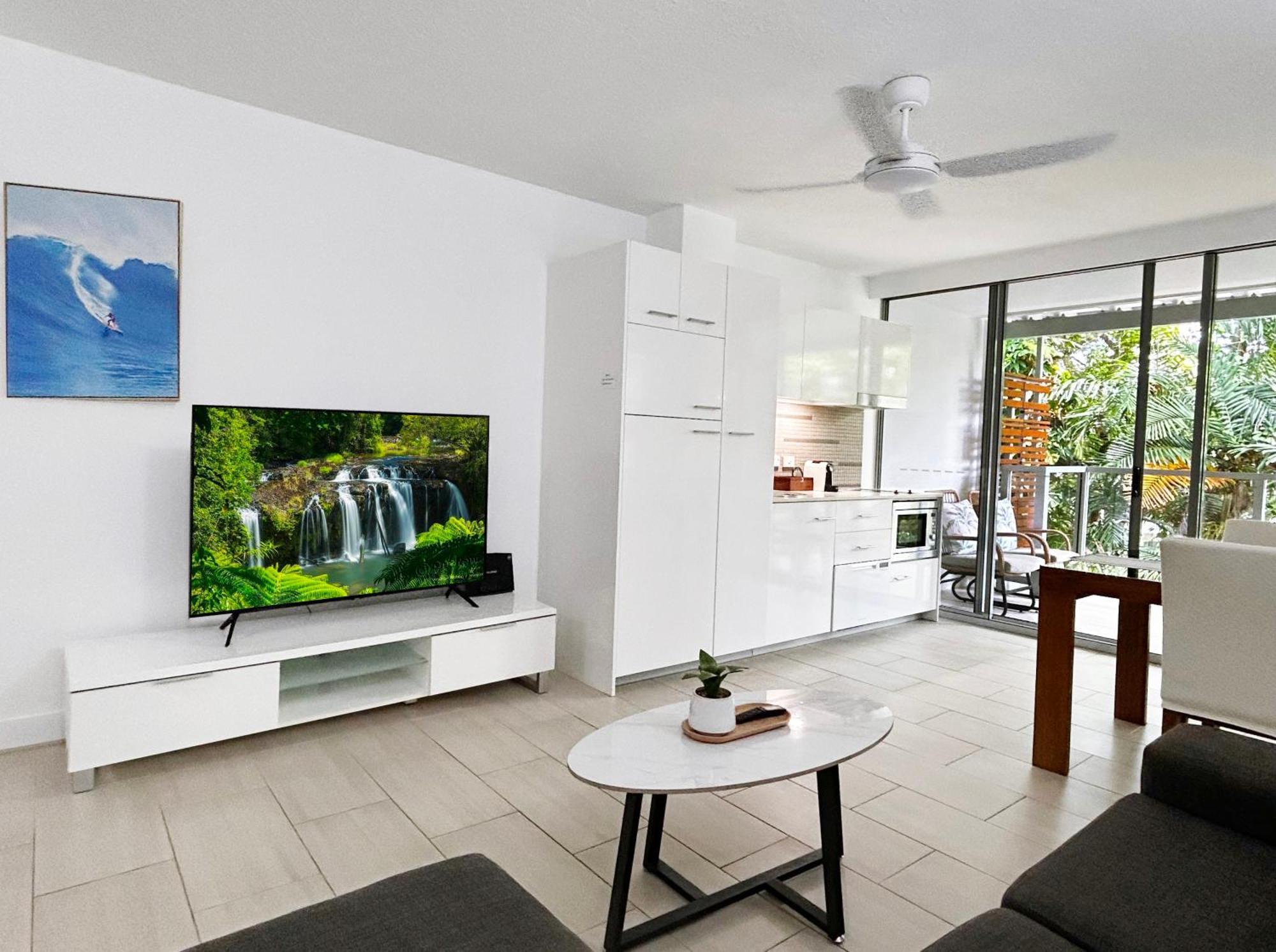 Palm Cove Beachside Apartments - Pool And Garden Views Exterior photo